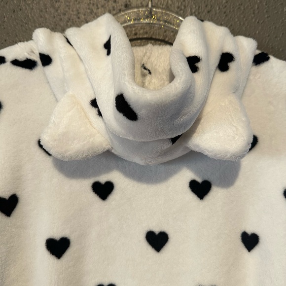 Pottery Barn Teen White Robe with Black Hearts - Picture 8 of 8